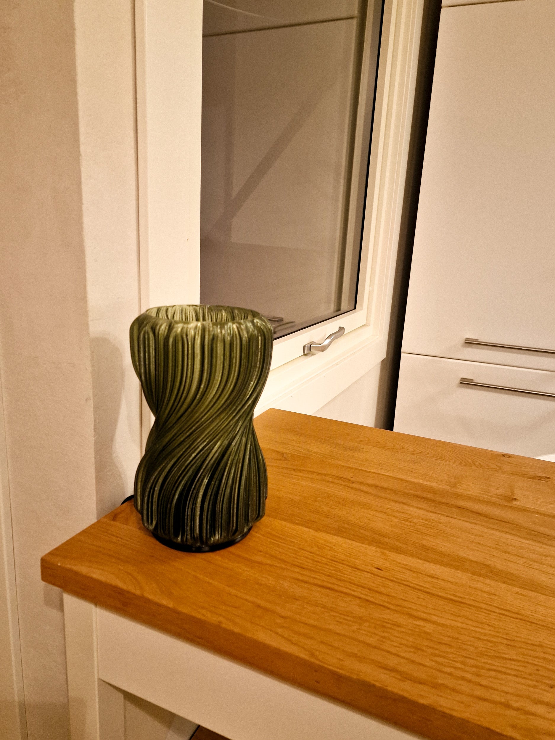 Mynd Energigrønn bordlampe