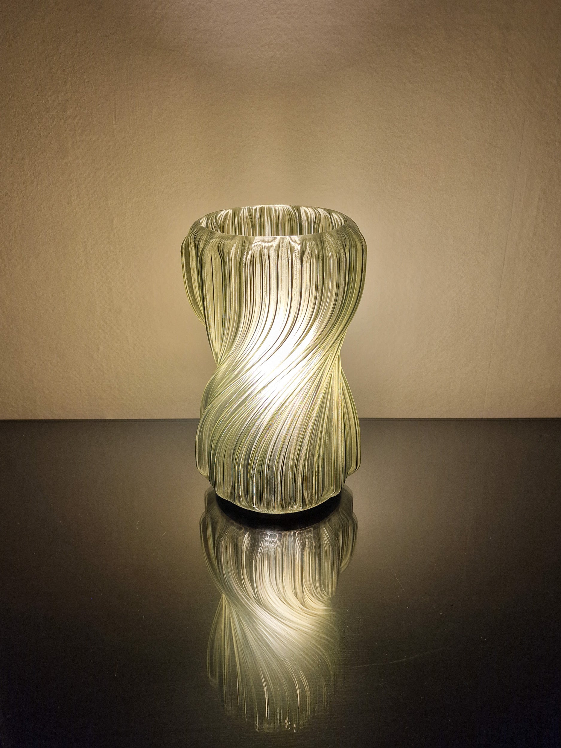 Mynd Energigrønn bordlampe