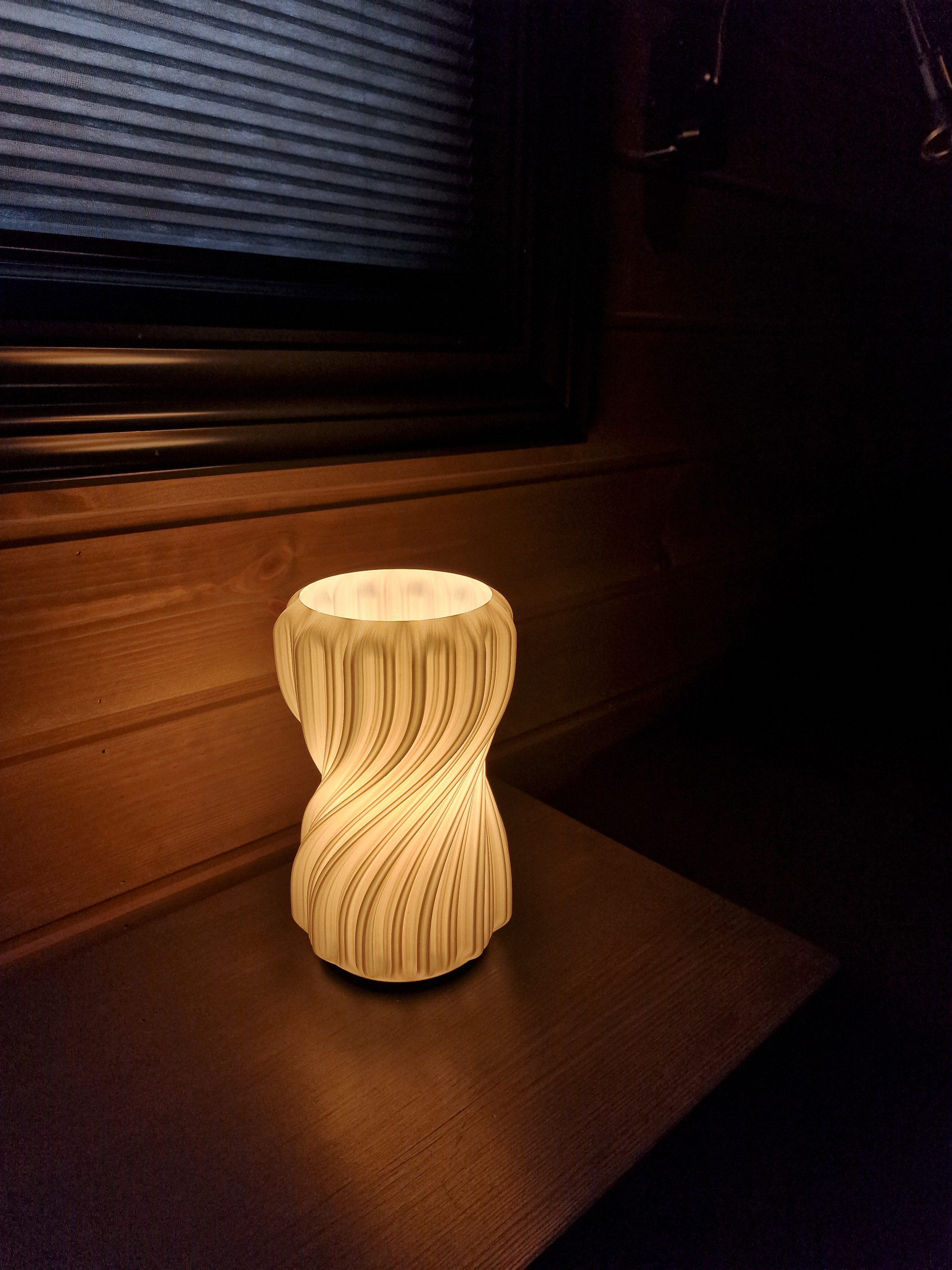 Mynd Isfjell Bordlampe i resirkulert plast